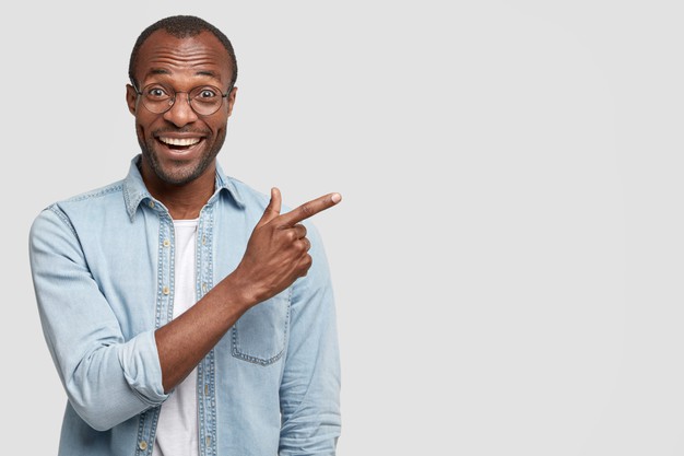 African american black man standing and pointing to the right Free Photo