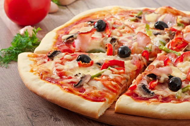 Pizza with ham, mushrooms and olives Free Photo