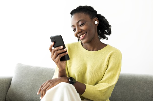African black Woman using a mobile phone Free Photo