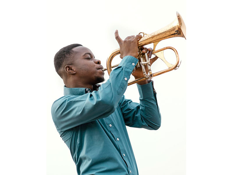 African black man playing Jazz music on Trumpet – Free Photo