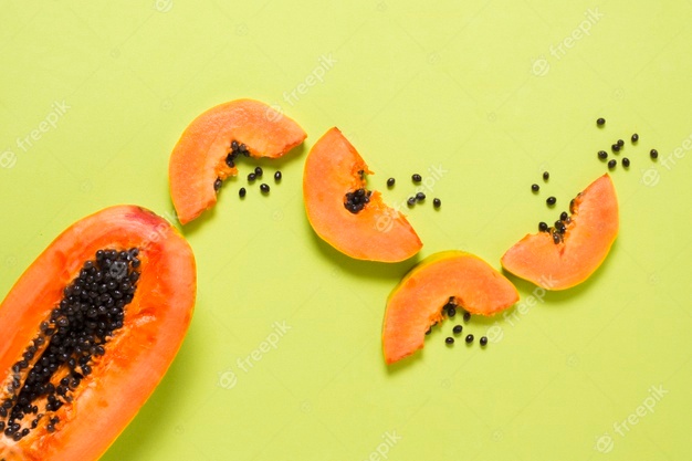 Top view delicious papaya on the table Free Photo