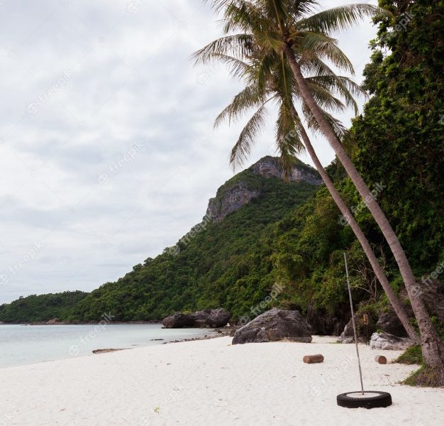 Beach on tropical island. clear blue water, sand, clouds. Free Photo