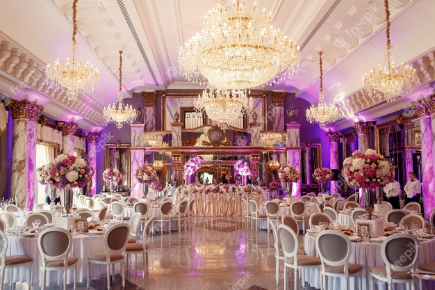 Luxurious dinner hall with large crystal chandelier Free Photo