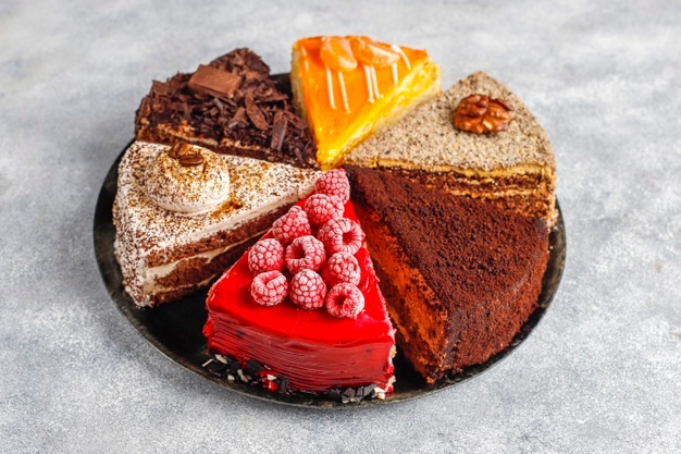 Assortment of pieces of cake. Free Photo