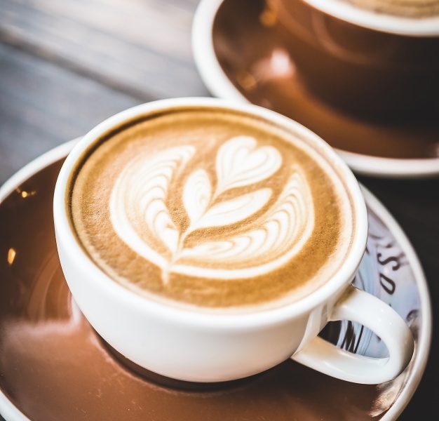 Cup of coffee with a foam flower Free Photo