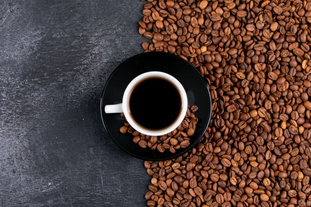 Top view coffee cup and coffee beans on dark table Free Photo