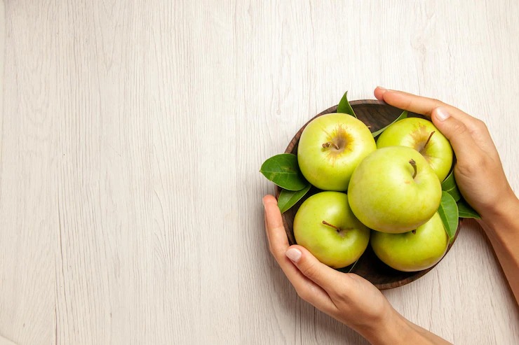 Top view fresh green apples mellow and ripe fruits on a white desk plant fruits color fresh green tree Free Photo
