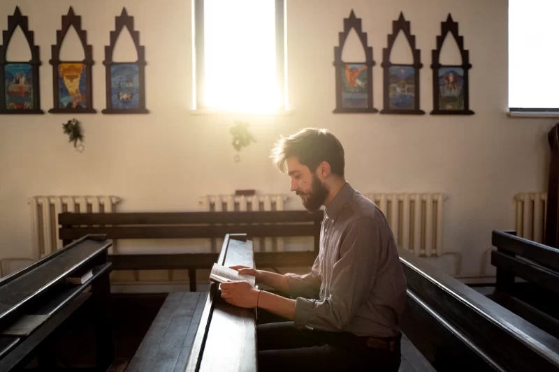 Close up on priest reading form the bible Free Photo