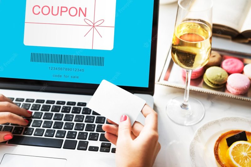 Coupon gift certificate shopping concept Free Photo