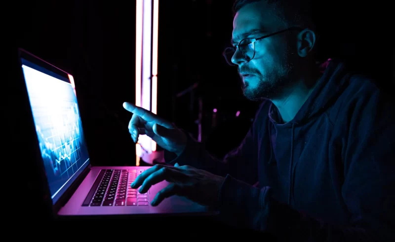 A man analyzing stock market charts financial data on an electronic board Free Photo