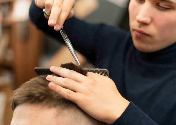 Close up man doing haircut Free Photo