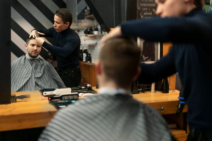 Close up man at hair salon Free Photo