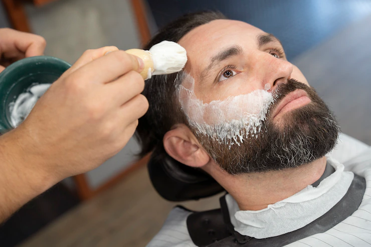 Close up man with shaving cream Free Photo