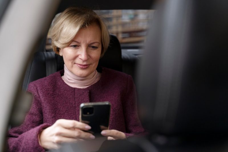 Elegant mature woman sitting in a taxi Free Photo