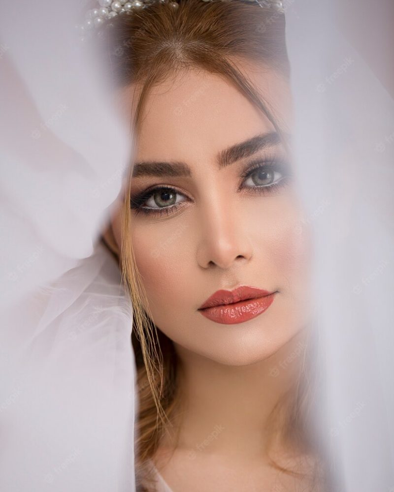 Female model wearing bride veil Free Photo