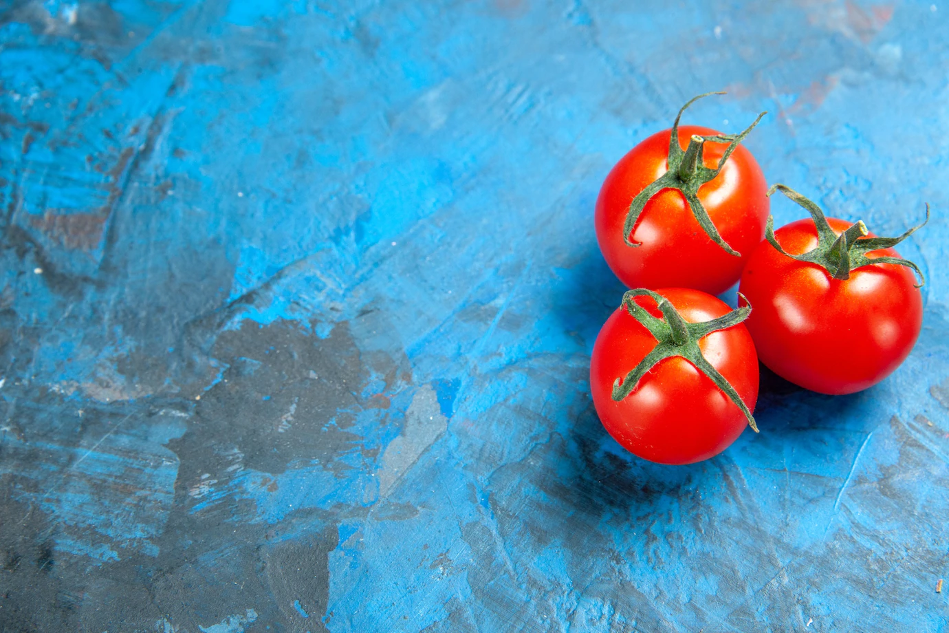 Front View Fresh Tomatoes Blue Table 140725 133783