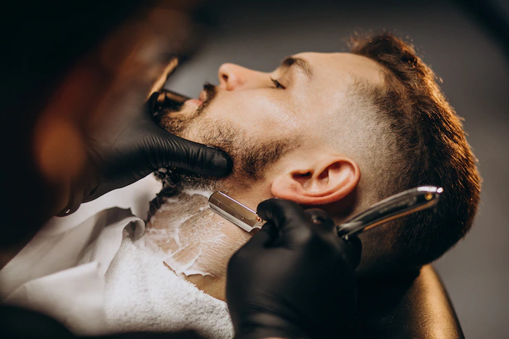 Handsome man cutting beard at a barber salon Free Photo - Cariblens