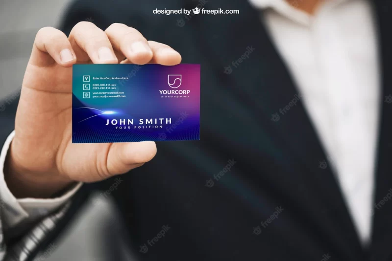 Man holding business card mockup Free Psd