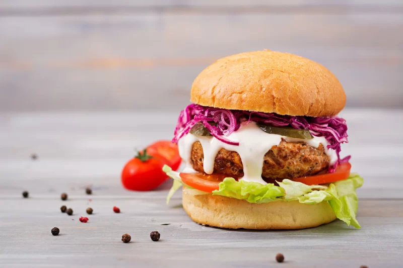 Sandwich hamburger with juicy burgers, tomato and red cabbage Free Photo