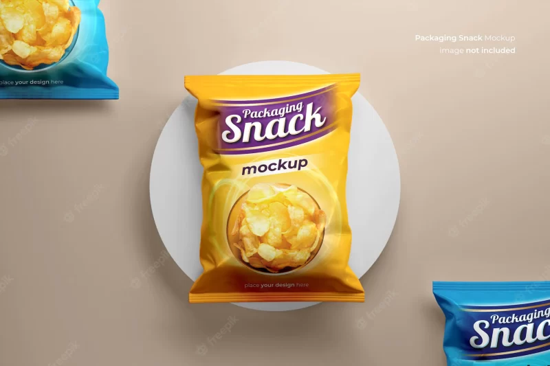 Snack pouch plastic bag mockup PSD on a plate Free Psd