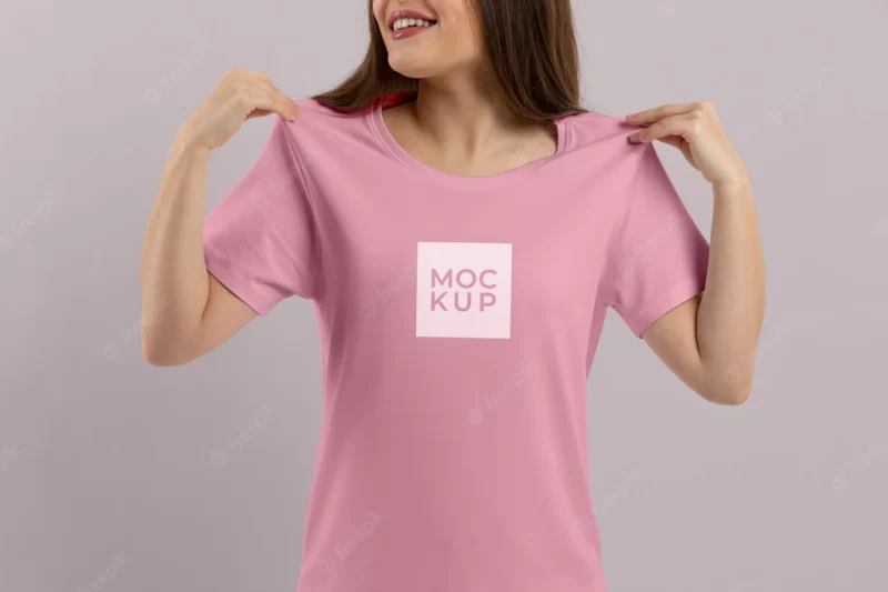 T-shirt mockup on beautiful young woman Free Psd