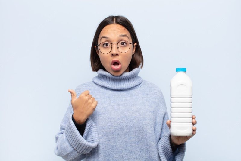 Young latin woman looking astonished in disbelief, pointing at object on the side and saying wow, unbelievable Premium Photo