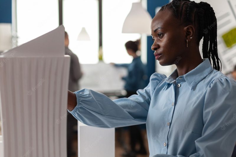 African American architect constructor at office Free Photo