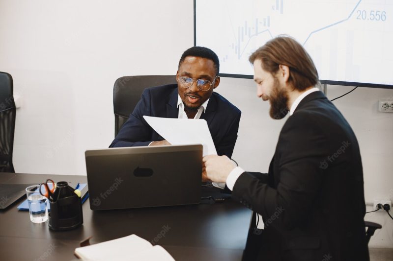 African man in a black suit. international partners. Free Photo