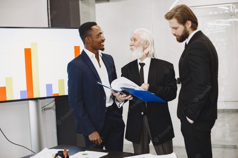 African man in a black suit. international partners. Free Photo