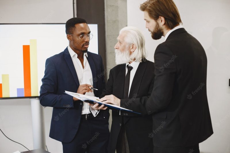 African man in a black suit. international partners. Free Photo