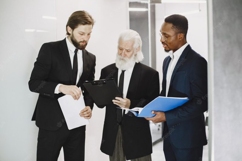 African man in a black suit. international partners. Free Photo