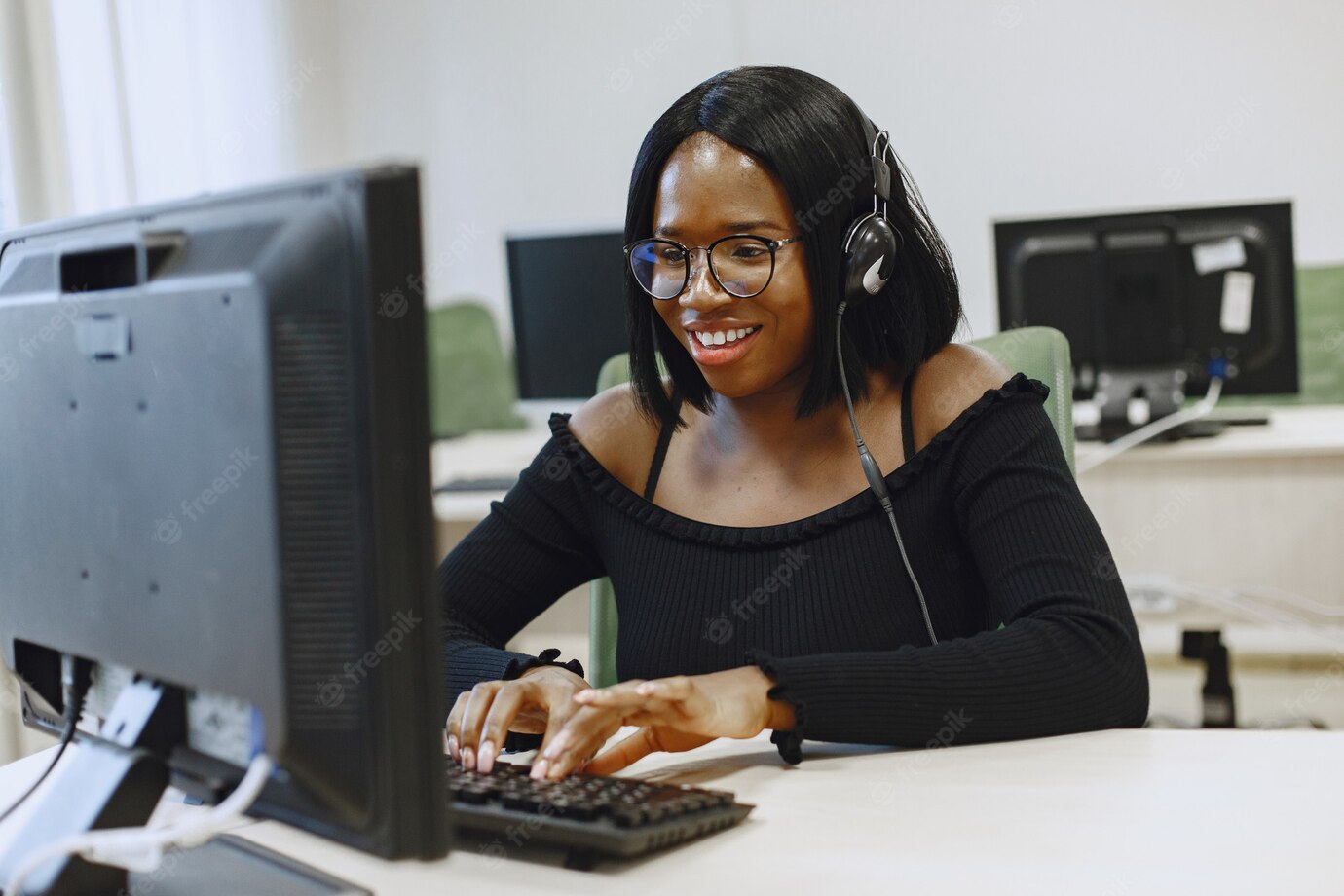 African Woman Sitting Computer Science Class Lady With Glasses Female Student Sitting Computer 1157 42317