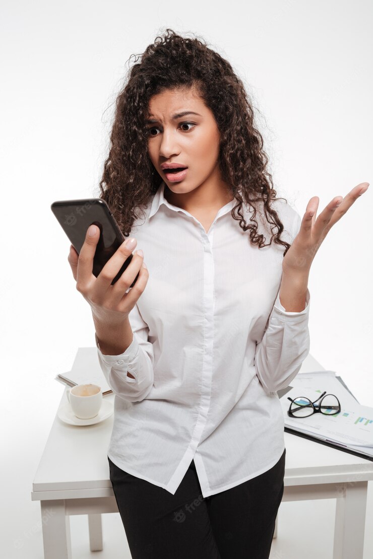 Amazed Astonished African Young Businesswoman Standing Using Cell Phone 171337 16205