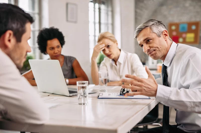 Angry businessman discussing with colleague during a meeting in the office Free Photo