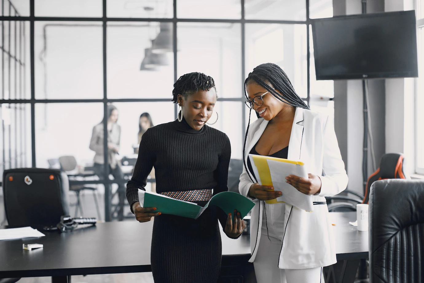 Business Women Talking Near Desk During Coffee Break Hallway Big Corporation 1157 47745