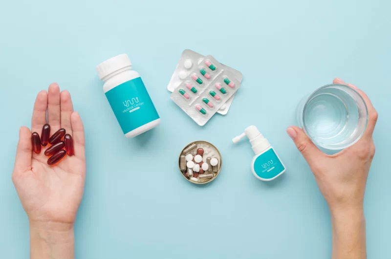 Close-up hands holding medicine Free Psd Close-up hands holding medicine Free Psd