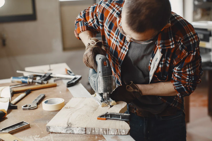 Craftsman Using Circular Saw 1157 45879