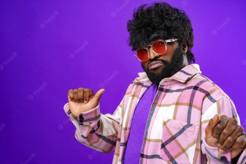 Fashion portrait of african american man in glasses against purple background Free Photo Fashion portrait of african american man in glasses against purple background Free Photo