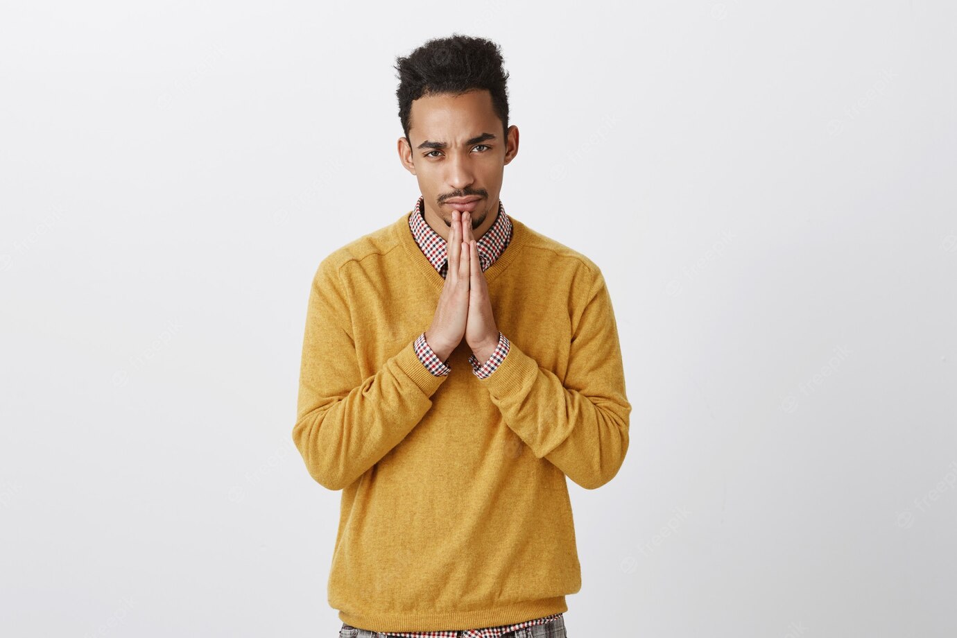 Guy Trying Concentrate Calm Feelings Down Indoor Shot Focused Serious Young Man With Afro Hairstyle Holding Clasped Hands Chin Squinting While Taking Work Seriously 176420 25084