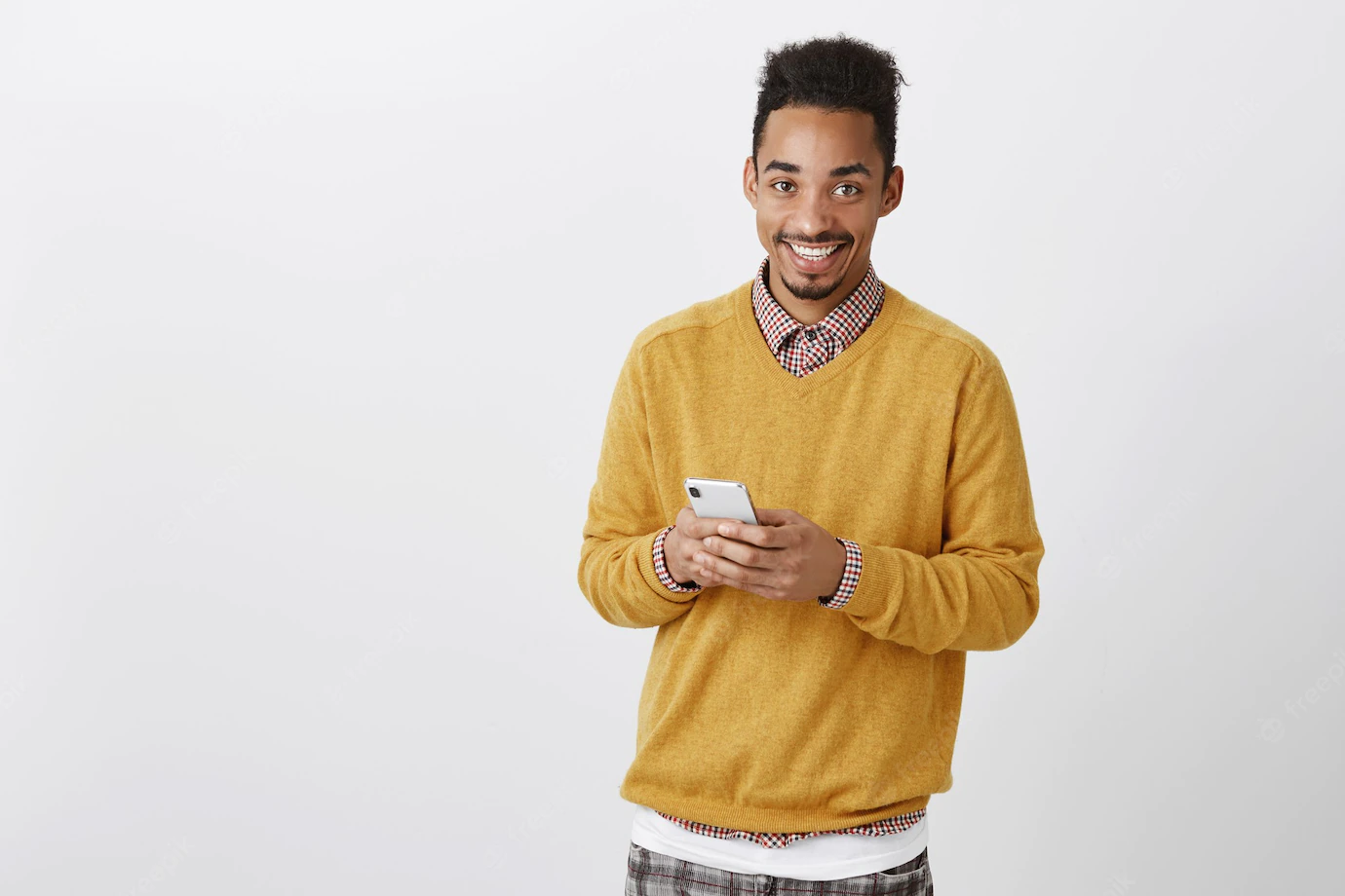 Guy Wants Make Call Indoor Shot Pleased Handsome African American Male Model With Afro Haircut Yellow Sweater Holding Smartphone Smiling Broadly While Messaging With Friend 176420 25094