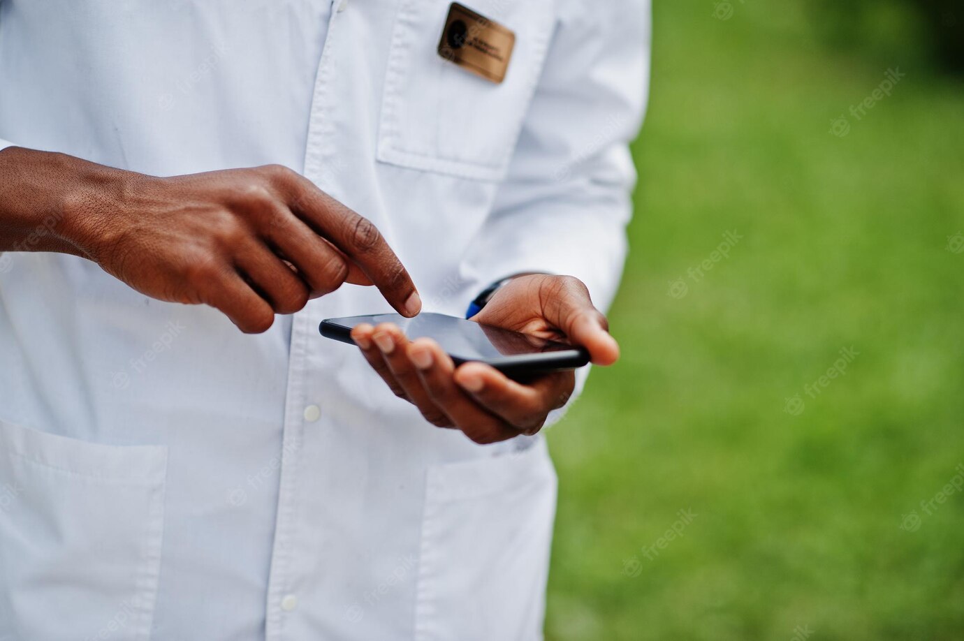 Hands African American Doctor Using His Mobile Phone 627829 3124