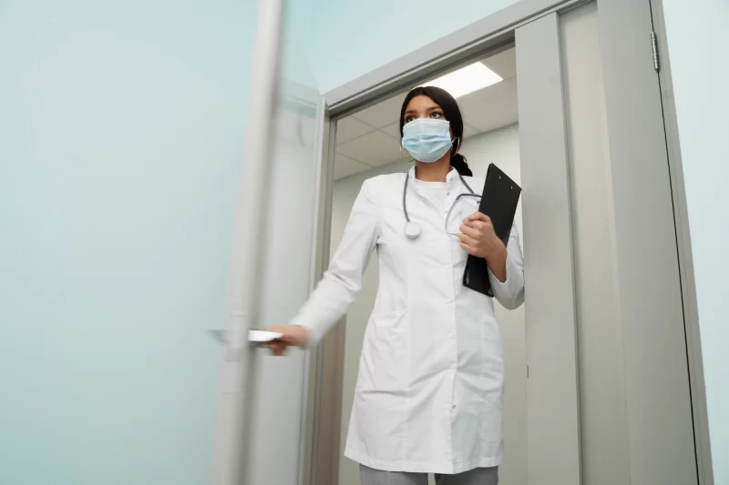 Medium shot doctor wearing face mask Free Photo Medium shot doctor wearing face mask Free Photo