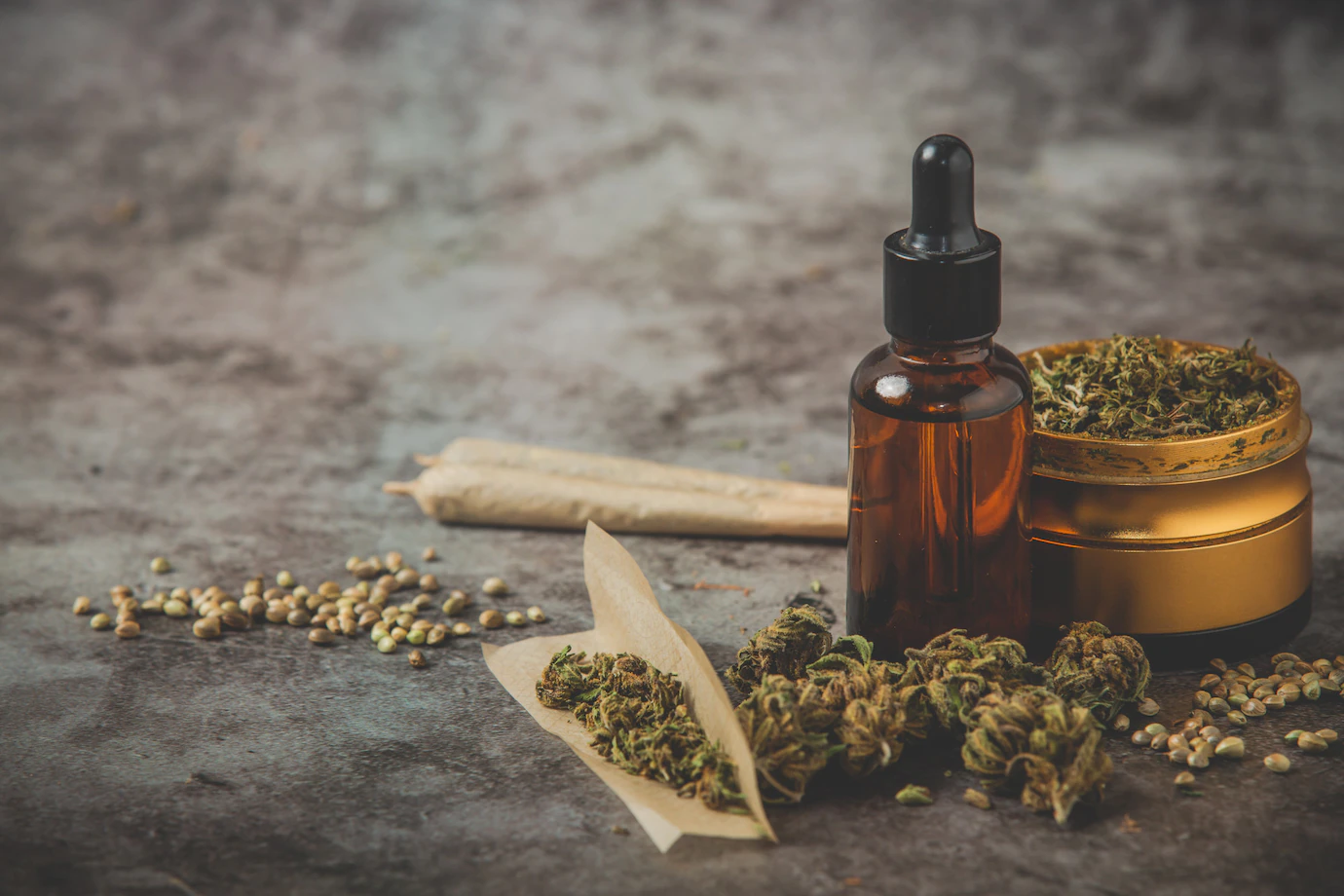 Metal Grinder Weed Canabis Oil Joint Posing 1150 20693