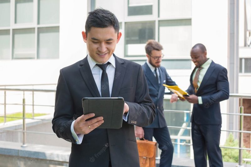 Portrait of multi ethnic business team Free Photo