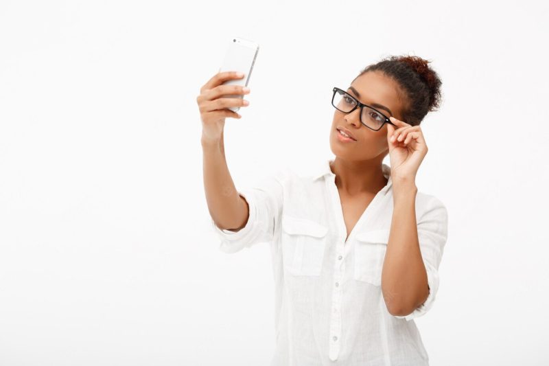 Portrait of young successful African business lady on white background Free Photo