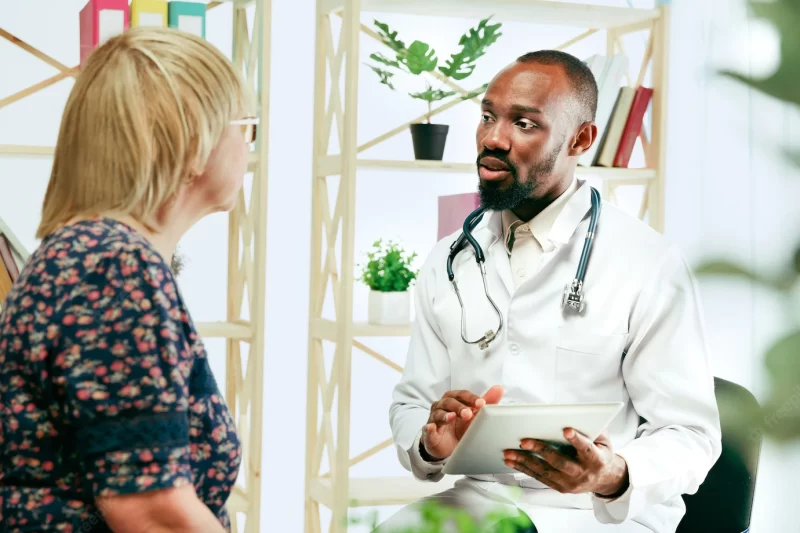 A senior woman visiting a therapist at the clinic for getting consultation and checking her health. Free Photo