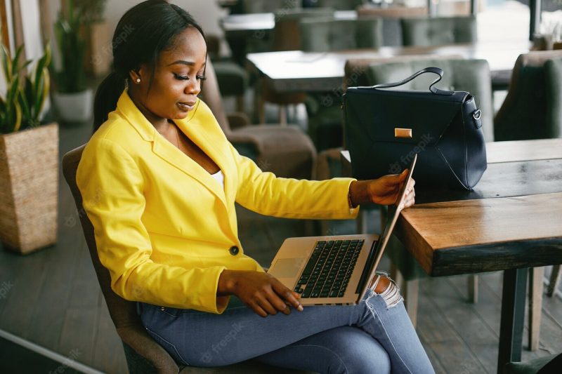 Stylish businesswoman working in a office Free Photo