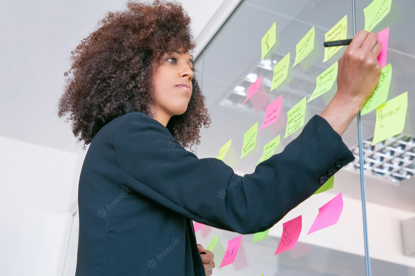 Successful Pretty Businesswoman Writing Sticker With Marker Thoughtful Confident Curly Female Manager Sharing Idea Project Making Note Brainstorming Business Training Concept 74855 7829