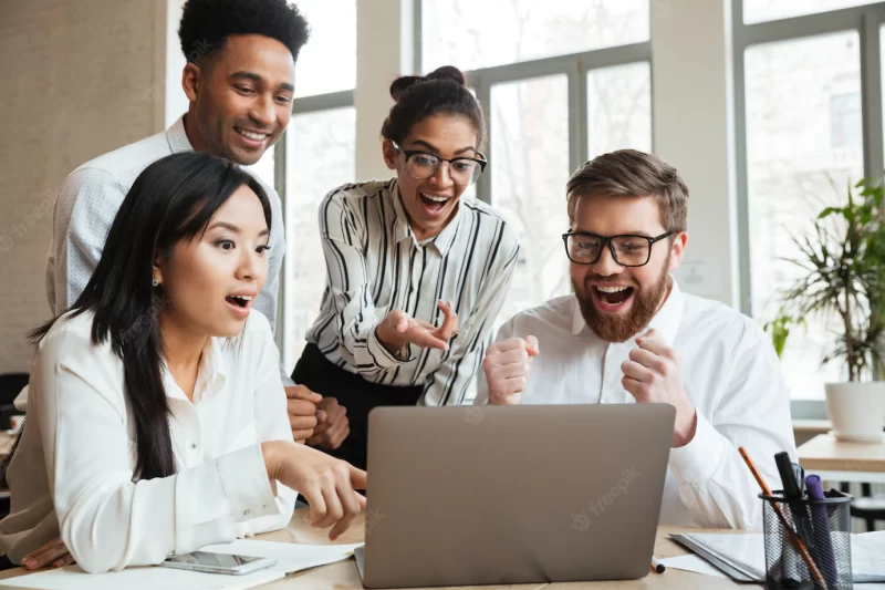 Surprised screaming young business colleagues Free Photo