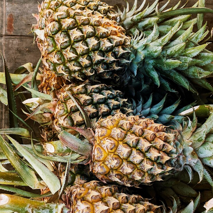 Thorny Pineapples Closeup Market 53876 165387